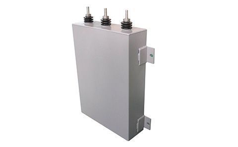 電容器的電容量一般是多少？可能與什么有關？