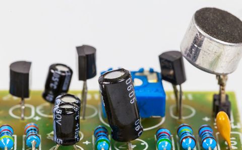 無功補償電容器漏油，可以繼續(xù)使用嗎？
